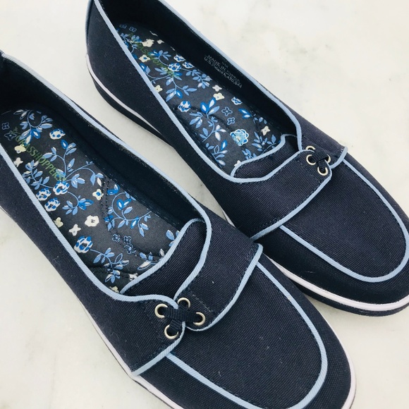navy blue grasshopper shoes